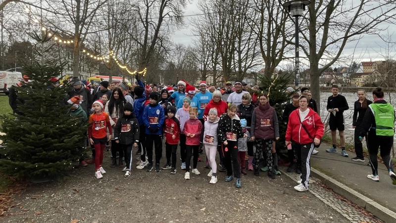 4. Adventslauf in Altenburg: Rekordteilnehmer feierten festliche Stimmung | 4. Adventslauf