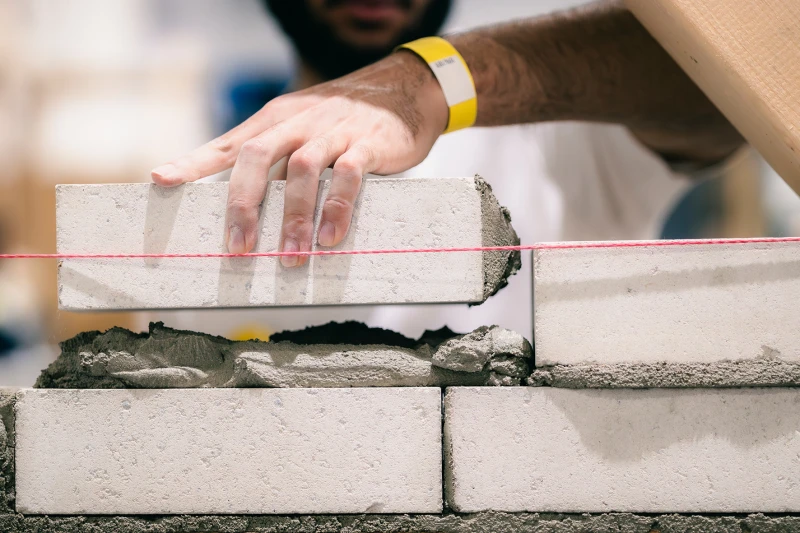 74 Prozent der Arbeitslosen unter 25 Jahren im Altenburger Land ohne Berufsabschluss | Aus Steinen werden Wohnungen: Maurer sind die Profis, die die Wohnungen im Altenburger Land bauen. Aber der Bau braucht Nachwuchs: Freie Ausbildungsplätze gibt es.