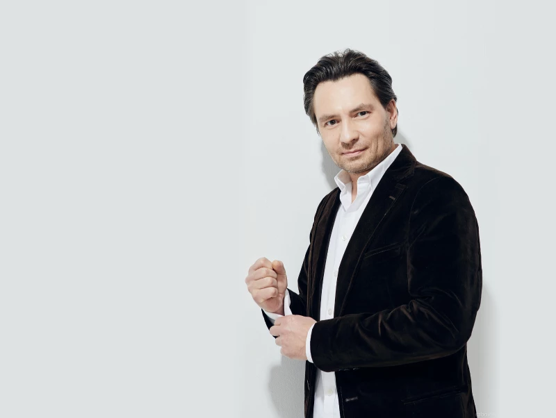 Eine musikalische Reise zu fernen Planeten mit dem Philharmonischen Orchester Altenburg Gera | Dirigent Mikhail Tatarnikow