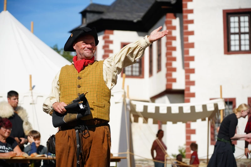 Großen Steckenpferdturnierzum Weltkindertag auf Burg Posterstein | Herold Radolf zu Duringen beim Steckenpferdturnier 2023