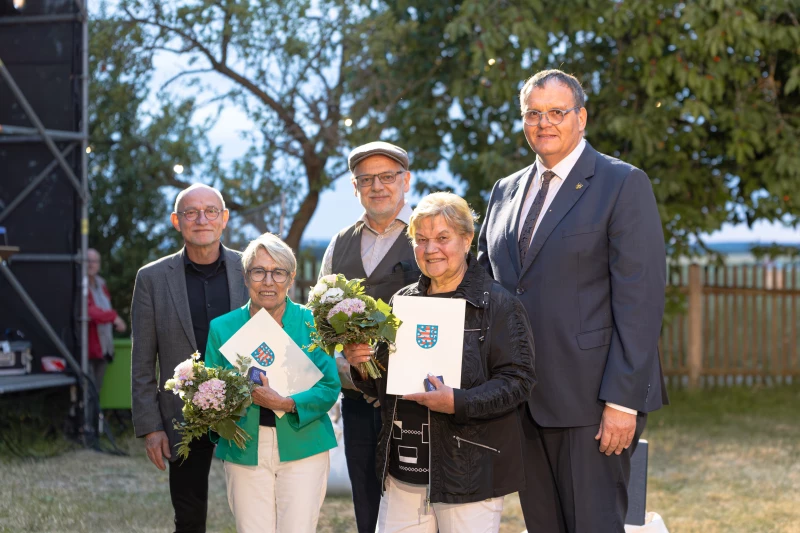 Ehrenamtliches Engagement für das Theater gewürdigt | v.l.n.r. Landrat Uwe Melzer (Altenburger Land), Jutta Kloß  vom Verein Orchesterfreunde Gera, Generalintendant Kay Kuntze, Helga Klinger, Vorsitzende der Gesellschaft der Theater- und Konzertfreunde Gera e. V., Gera Oberbürgermeister Kurt Dannenberg