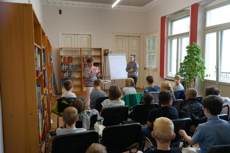 Altenburger Bibliothek startet Freizeit-Leseprojekt „Ich bin eine Leseratte“ | Zur Eröffnung des interessanten Leseprojekts waren Drittklässler der Martin-Luther-Schule am Start.
