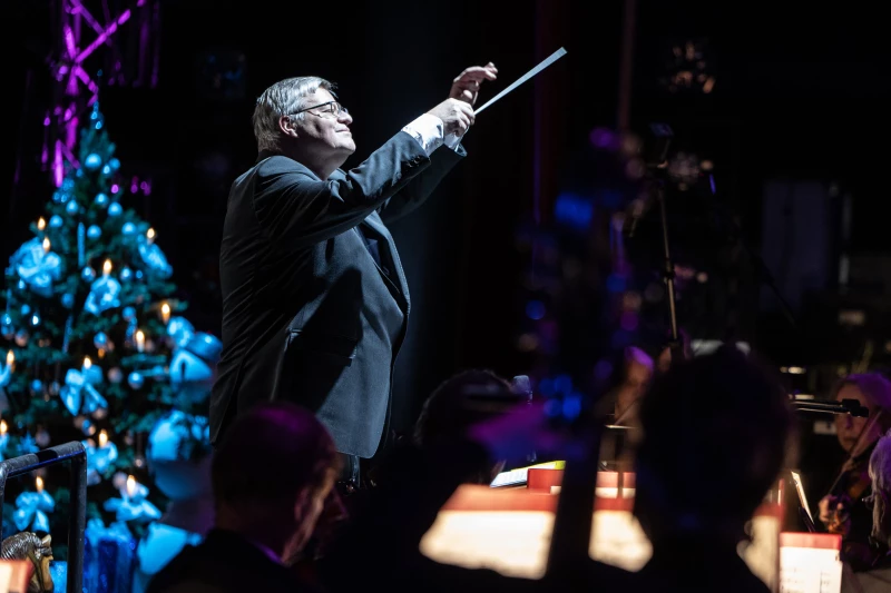 Weihnachtskonzert mit Weihnachtsgans Auguste | Trad. Weihnachtskonzert_Kapellmeister Thomas Wicklein