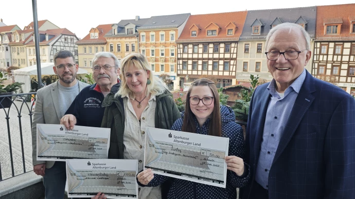 VorschauBild - Prämierung der schönsten Schaukästen am Schmöllner Bahnhof – eine Tradition setzt sich fort