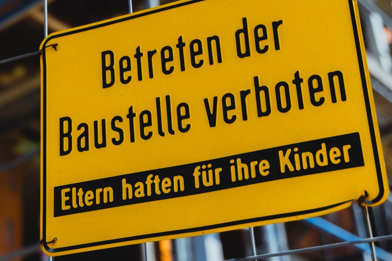 Altenburger Land muss vom „Wohnungsbau-Turbo“ profitieren: Einfacher, günstiger und gut bauen | Wenn sie draußen hängen, läuft der „Wohnungsbau-Turbo“: Im Altenburger Land soll es schon bald mehr Baustellenschilder geben, fordert die IG BAU Thüringen.