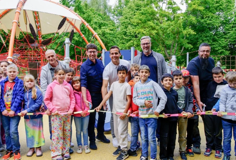 Kinder stürmten neues Spielgerät in Altenburg-Nord | 