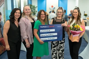 TARGOBANK spendet 2.500 Euro für den Hospizgarten in Altenburg