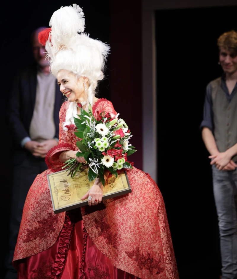 Schauspielerin Mechthild Scrobanita zur Kammerschauspielerin ernannt | Schauspielerin Mechthild Scrobanita
