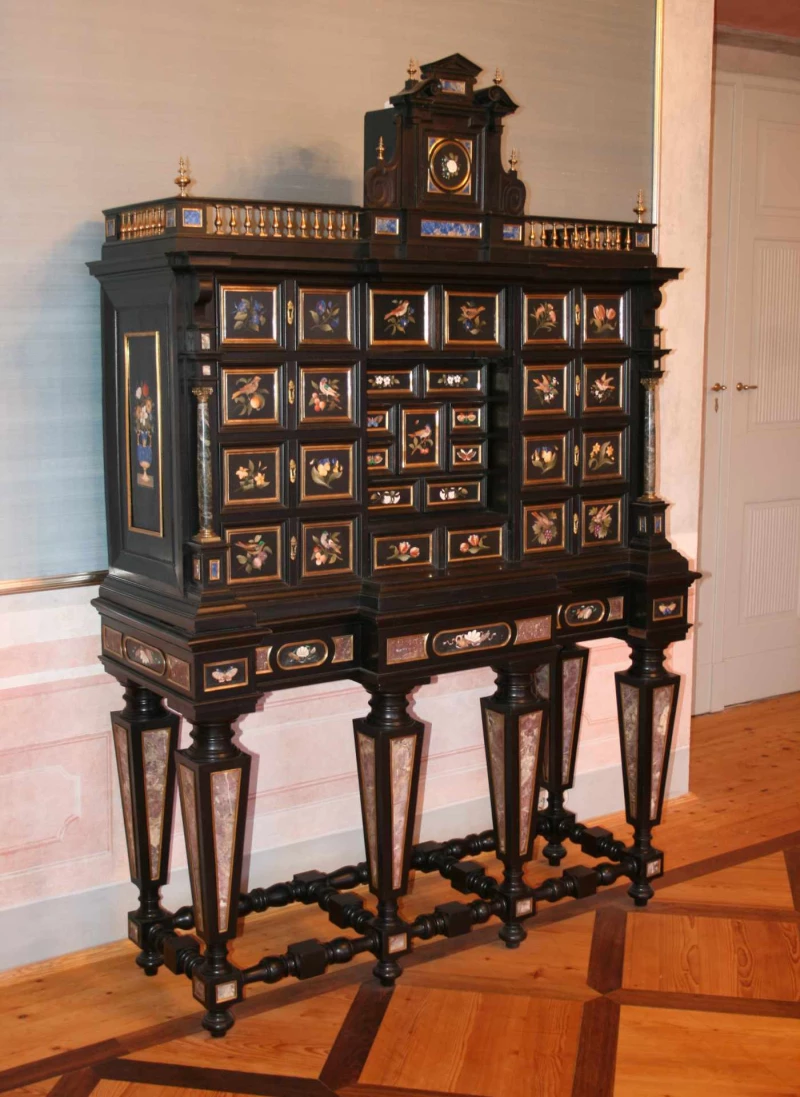 Der Kabinettschrank im Residenzschloss Altenburg | Kabinettschrank im Schloss- und Spielkartenmuseum Altenburg