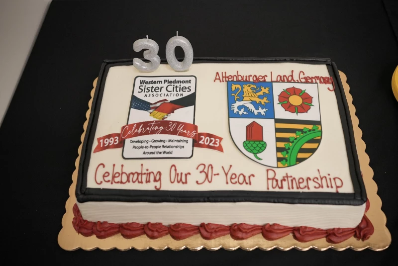 Transatlantische Jubiläumsfeier zum 30-Jährigen via Video-Konferenz | Die Freunde in North-Carolina spendierten eine Torte zum Jubiläum der Partnerschaft.
