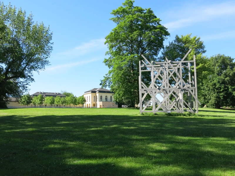 Skulptur von Olaf Holzapfel auf der Altenburger Teehauswiese wird abgebaut | Olaf Holzapfel, Holländische Mühlen, 2014