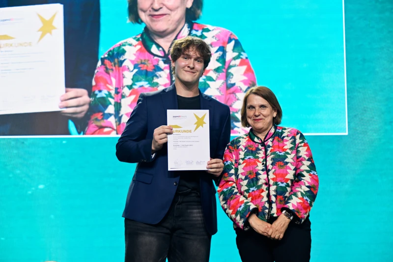 Thüringer Nachwuchsforscher triumphiert: Ben Waldmann Bundessieger Physik | 