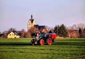 Feuchtwarmer Frühling, Diesel‑Teuerung und Preisdruck — Bauern im Landkreis unter Druck