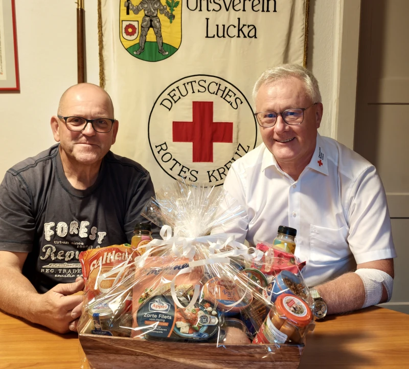 Rotkreuzgemeinschaft Lucka gratuliert zur 125. Blutspende | Steffen Mokosch und Michael Fleck (Vorsitzender DRK RKG Lucka)