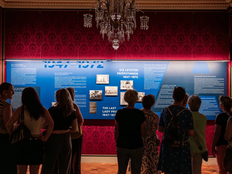 Veranstaltungen der Altenburger Museen im September 2025 | Ausstellungsansicht_Erziehung und Emanzipation, Schloss- und Spielkartenmuseum Altenburg, 2025