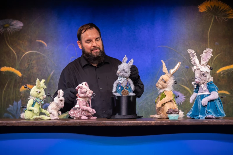 Puppentheater für die Kleinsten – Vom kleinen Angsthasen | Mit viel Humor erzählt Puppenspieler Tobias Weishaupt mit viel Witz die Mutmachgeschichte.