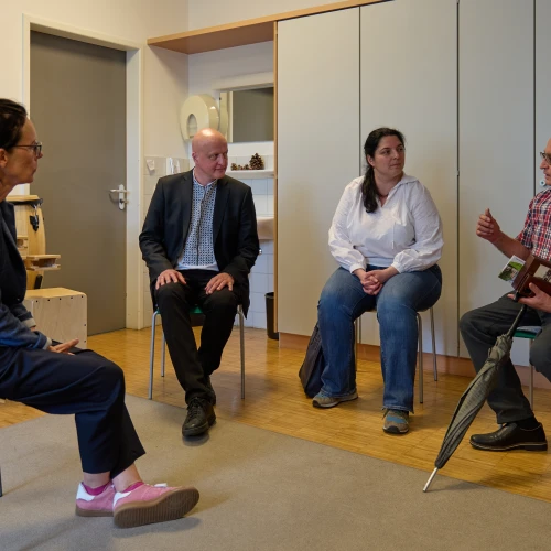 Informationsaustausch zwischen den ukrainischen Partnern und Musiktherapeutin Ulrike Wappler