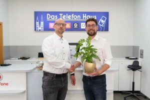 Oberbürgermeister gratuliert: 20 Jahre „Telefon Haus“ am Altenburger Markt