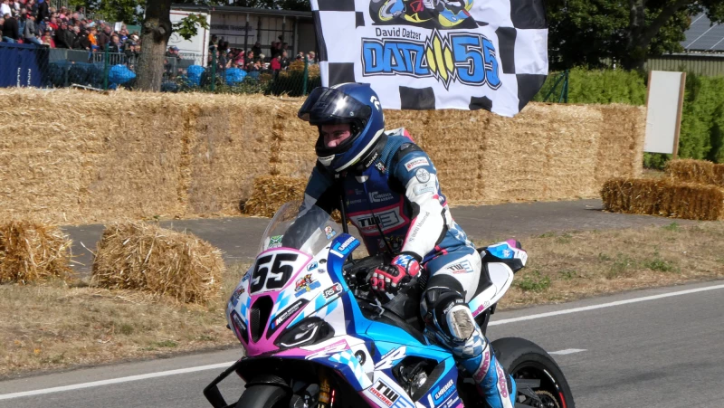 IRRC Superbike-Titelverteidiger David Datzer wird in Frohburg starten | Der 33-jährige David Datzer wurde 2024 Meister des IRRC SBK-Klasse und gewann auch in Frohburg. Nach überstandener Verletzung möchte der sympathische Bayer als amtierender Champion zumindest einen Meisterschaftslauf bestreiten