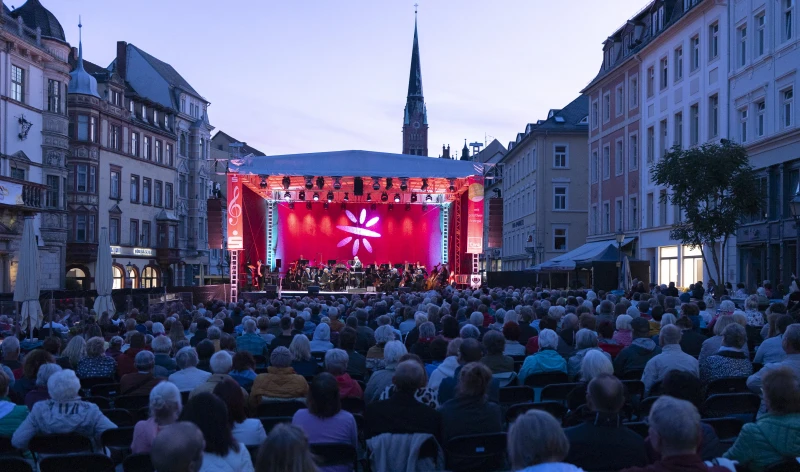 Bühne frei – Die Theater-Tipps vom 19. bis 21. Juni im Theater Altenburg Gera | Classic Open Air auf dem Altenburger Marktplatz