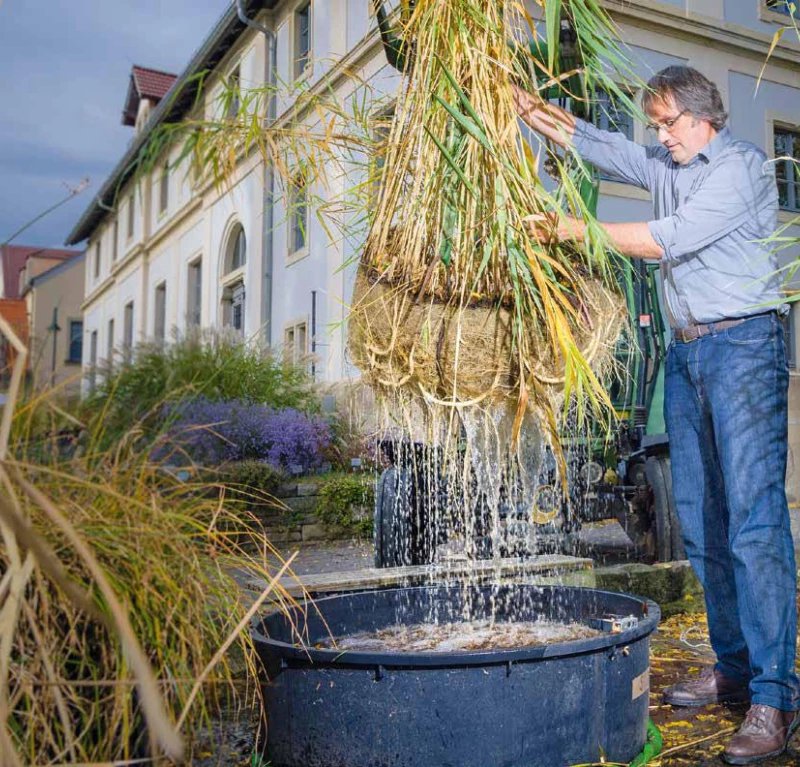 „Die Zukunft von Kleinem und Großem Teich Altenburg im Hinblick auf den Klimawandel“ | Prof. Henning Günther mit einem Versuchsaufbau einer Lebenden Insel 