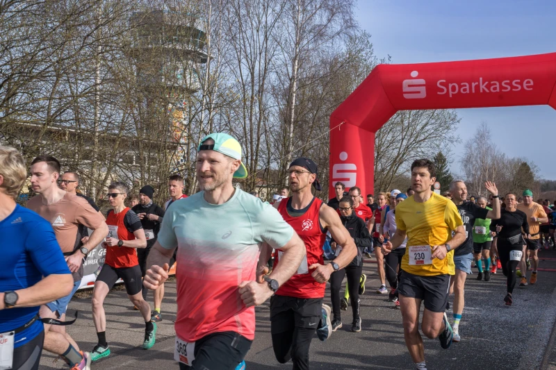 11. Sparkassen-Frühjahrslauf durch den Leinawald | 11. Sparkassen Frühjahrslauf