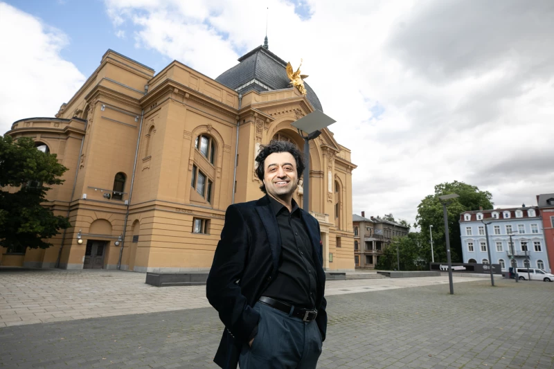 Vertrag verlängert – Generalmusikdirektor Ruben Gazarian bleibt Ostthüringen treu | Ruben Garazian
