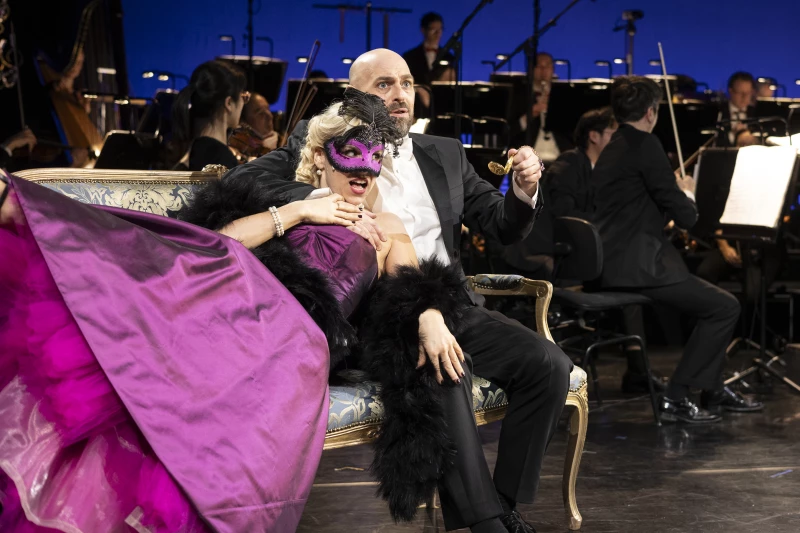 Die Theatertipps vom 27. bis 29. September 2024 in Gera und Altenburg | Die wahre Fledermaus - Sängerin Julia Domke und Sänger Jan Kristof Schliep